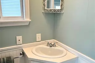 7257 Mt Georgetown Dr NE, Saint Petersburg, FL 33702 - Photo 14