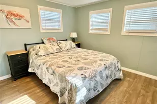 7257 Mt Georgetown Dr NE, Saint Petersburg, FL 33702 - Photo 16