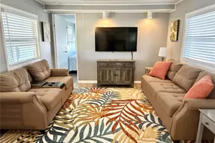 7257 Mt Georgetown Dr NE, Saint Petersburg, FL 33702 - Photo 8