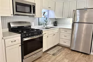 7257 Mt Georgetown Dr NE, Saint Petersburg, FL 33702 - Photo 6