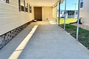 7257 Mt Georgetown Dr NE, Saint Petersburg, FL 33702 - Photo 4