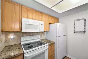 13612 S Village Dr, Tampa, FL 33618 - Photo 12