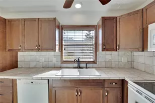 202 Bedford Trail, Sun City Center, FL 33573 - Photo 16