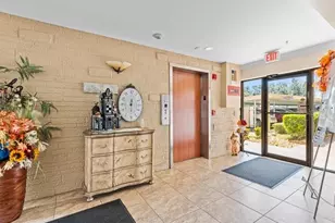 8186 Terrace Garden Dr N, Saint Petersburg, FL 33709 - Photo 2