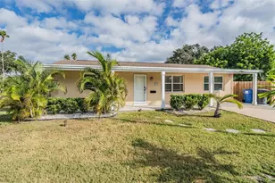 1565 Connecticut Ave NE, Saint Petersburg, FL 33703 - Photo 1