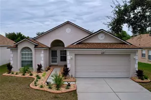 8527 Carriage Pointe Dr, Gibsonton, FL 33534 - Photo 2