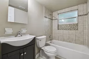 923 E Lotus Ave, Tampa, FL 33612 - Photo 14