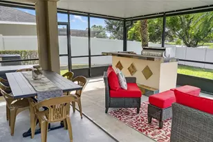 1055 Seminole Sky Dr, Ruskin, FL 33570 - Photo 12