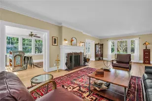 1226 Serpentine Dr S, Saint Petersburg, FL 33705 - Photo 4