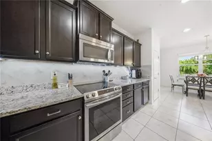 1528 Gadsden Point Pl, Ruskin, FL 33570 - Photo 12