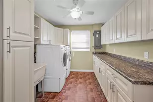 8793 Merrimoor Blvd E, Seminole, FL 33777 - Photo 18