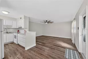 1802 Bedford Ln, Sun City Center, FL 33573 - Photo 6