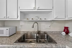 1802 Bedford Ln, Sun City Center, FL 33573 - Photo 8