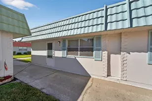 1802 Bedford Ln, Sun City Center, FL 33573 - Photo 2