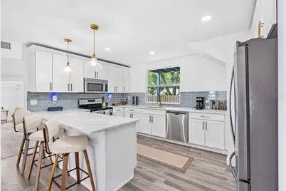 2201 50th Avenue N, Saint Petersburg, FL 33714 - Photo 2