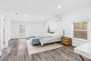 2201 50th Ave N, Saint Petersburg, FL 33714 - Photo 8