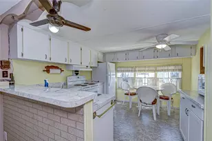 39153 Hillcrest Dr, Zephyrhills, FL 33542 - Photo 6