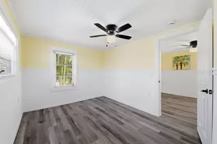 13320 2nd St E, Madeira Beach, FL 33708 - Photo 14