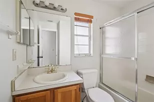 2316 Fletchers Point Cir, Tampa, FL 33613 - Photo 18