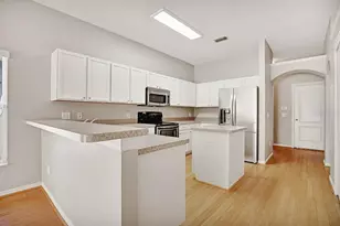 6165 Skylarkcrest Dr, Lithia, FL 33547 - Photo 4