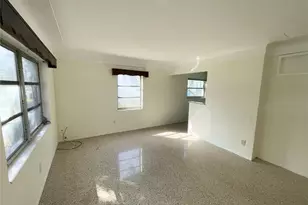 1711 31st St S, Saint Petersburg, FL 33712 - Photo 4