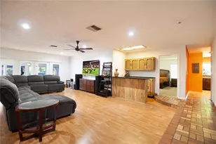 547 Oleander Way S, Saint Petersburg, FL 33707 - Photo 12