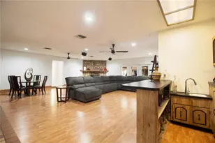 547 Oleander Way S, Saint Petersburg, FL 33707 - Photo 10