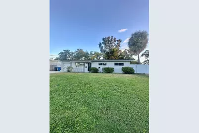 3673 Searobin Drive SE, Saint Petersburg, FL 33705 - Photo 1