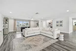 1514 Sea Gull Dr S, Saint Petersburg, FL 33707 - Photo 10