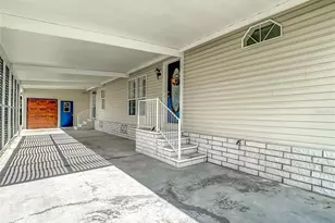 5745 Pawnee St, Zephyrhills, FL 33542 - Photo 4