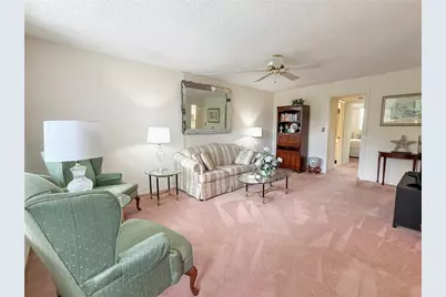 4880 Locust Street NE #322, Saint Petersburg, FL 33703 - Photo 2