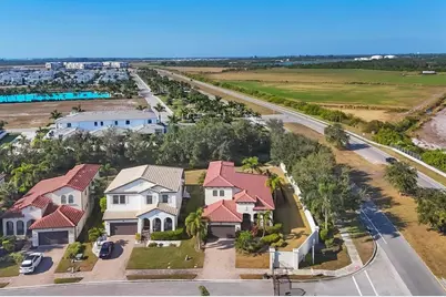6104 Champions Row Street, Bradenton, FL 34210 - Photo 2