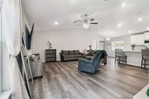 114 Eagle Summit Dr, Ruskin, FL 33570 - Photo 8