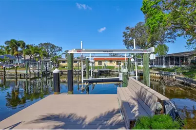 1389 47th Avenue NE, Saint Petersburg, FL 33703 - Photo 2