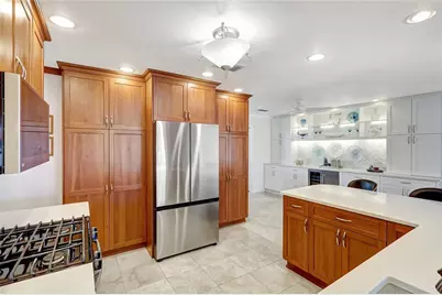 1389 47th Avenue NE, Saint Petersburg, FL 33703 - Photo 4