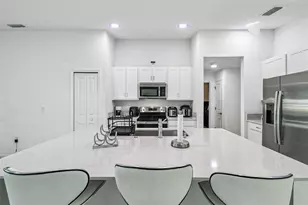 702 Papillon St SW, Palm Bay, FL 32908 - Photo 4
