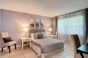 137 Southeast Jefferson Cir N, Saint Petersburg, FL 33703 - Photo 18