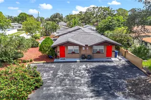 220 Southeast Jefferson Cir N, Saint Petersburg, FL 33703 - Photo 2