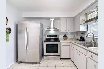 220 SE Jefferson Circle N, Saint Petersburg, FL 33703 - Photo 20