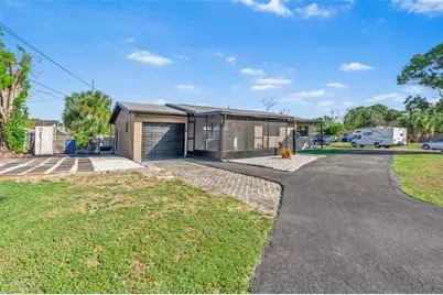 429 55th Avenue NE, Saint Petersburg, FL 33703 - Photo 4