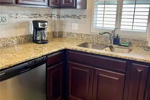 4650 Cove Cir, Saint Petersburg, FL 33708 - Photo 8