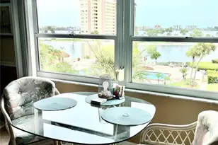 4650 Cove Cir, Saint Petersburg, FL 33708 - Photo 14