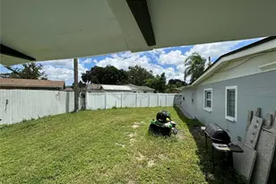 2702 Campus Hill Dr, Tampa, FL 33612 - Photo 32