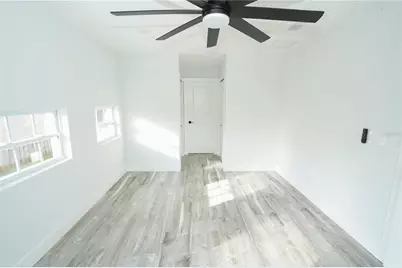 5817 Dartmouth Avenue N, Saint Petersburg, FL 33710 - Photo 16