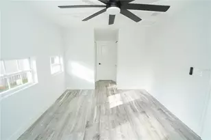 5817 Dartmouth Ave N, Saint Petersburg, FL 33710 - Photo 16