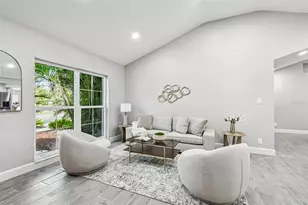 2 S Treasure Dr, Tampa, FL 33609 - Photo 6