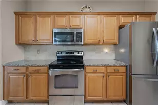 2276 Colony Club Dr, Lakeland, FL 33813 - Photo 10