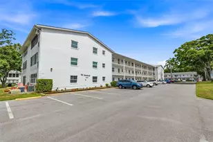 400 Glennes Ln, Dunedin, FL 34698 - Photo 2