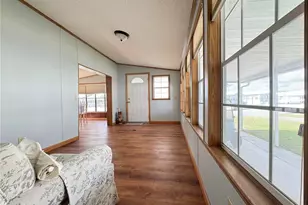 35145 Garber Ln, Zephyrhills, FL 33541 - Photo 8