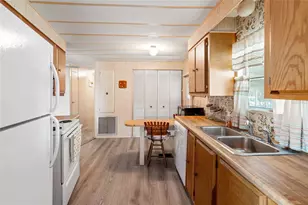 36831 Grace Ave, Zephyrhills, FL 33542 - Photo 6